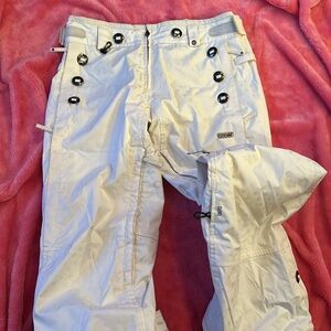 Woman’s 686 ski pants with skirt or without